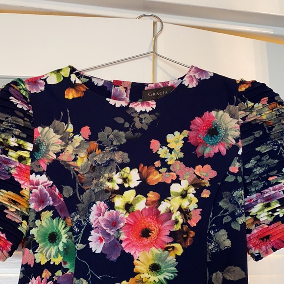 Gracia Floral Short Sleeve Ribbed Sleeve Top - Picture 3 of 11